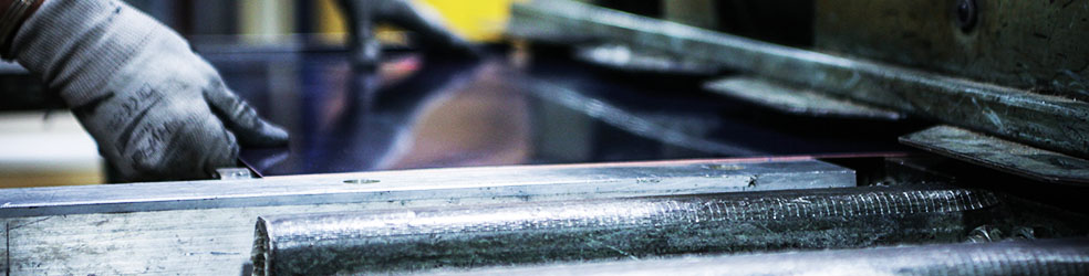 Guillotined Aluminium Industrial guillotines snip your aluminium sheets to size.